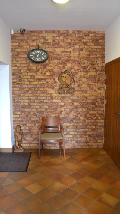 Tawerna Kaper Hotell Iława Exteriör bild