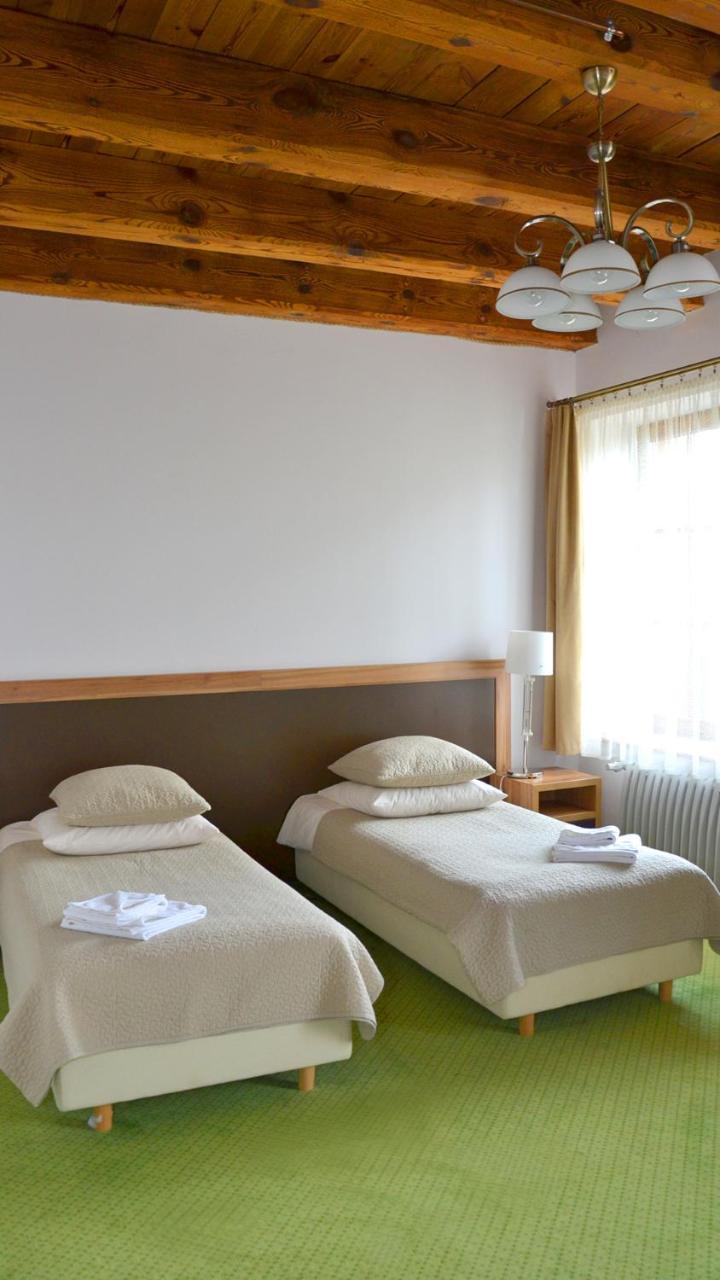 Tawerna Kaper Hotell Iława Exteriör bild