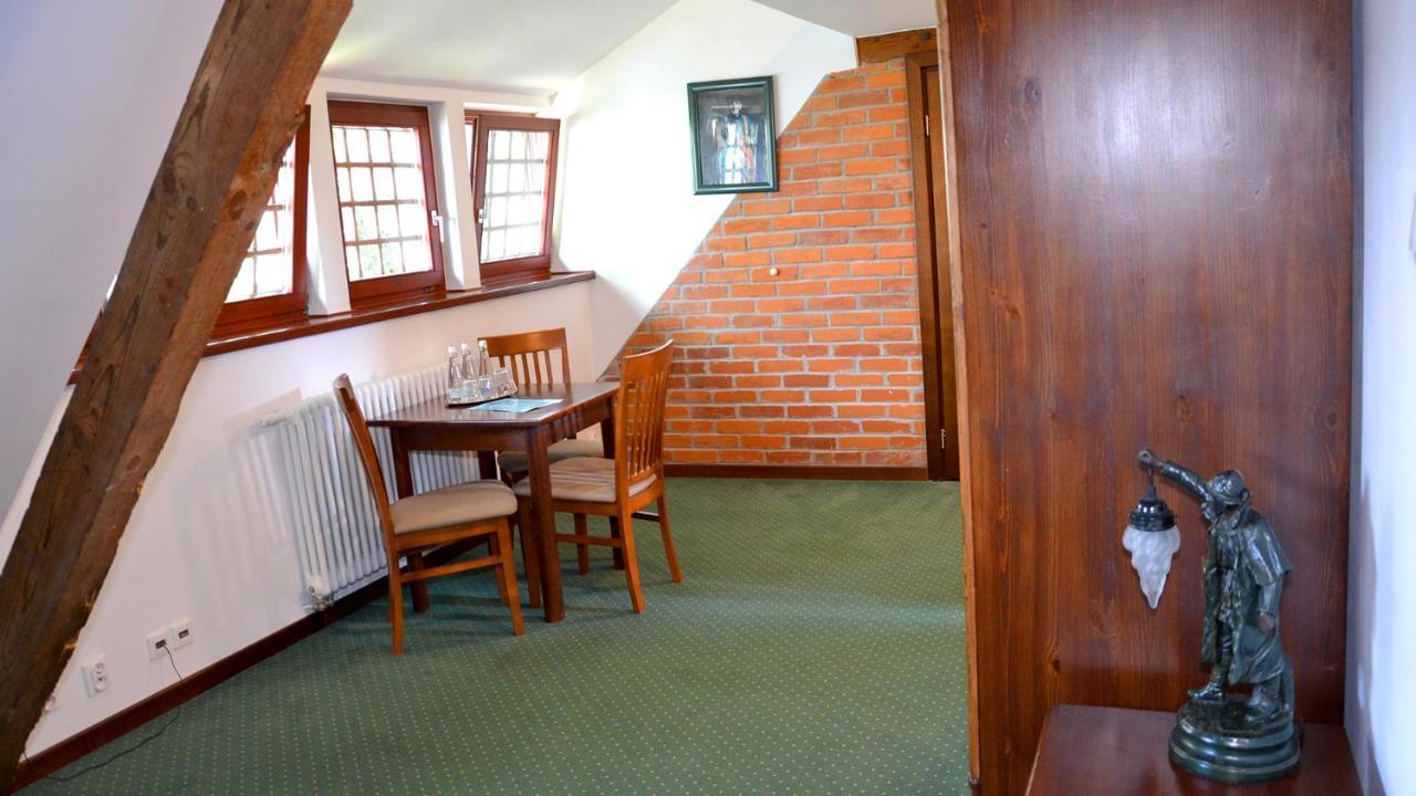 Tawerna Kaper Hotell Iława Exteriör bild