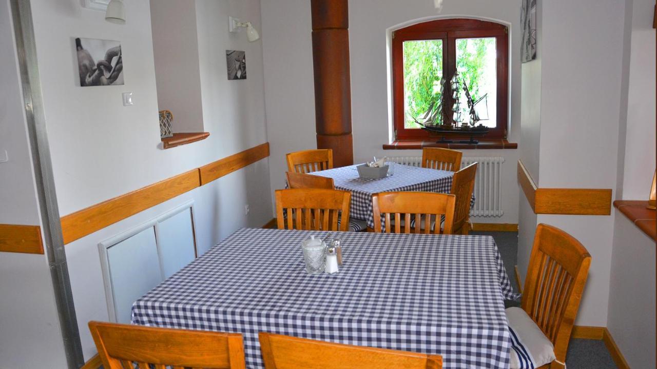 Tawerna Kaper Hotell Iława Exteriör bild