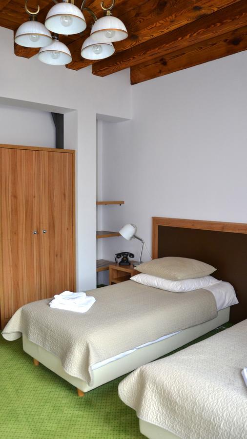 Tawerna Kaper Hotell Iława Exteriör bild