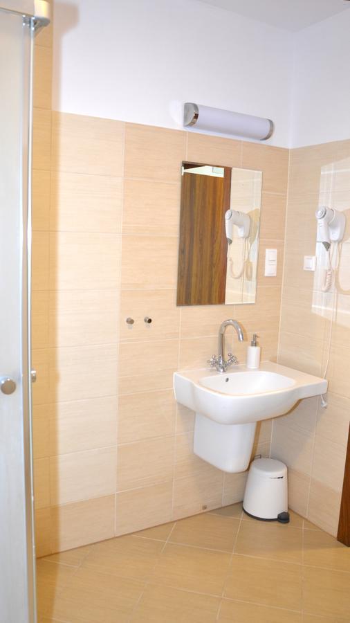 Tawerna Kaper Hotell Iława Exteriör bild