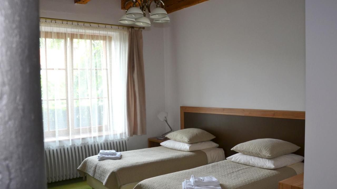 Tawerna Kaper Hotell Iława Exteriör bild