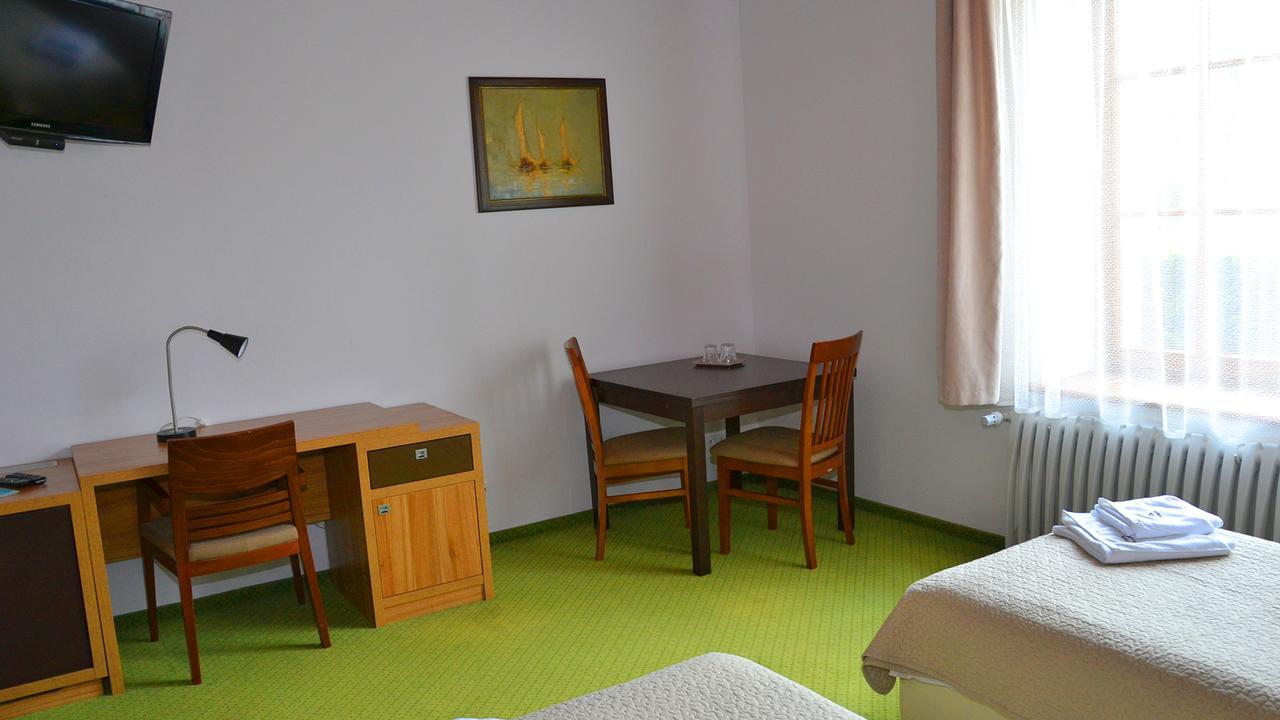 Tawerna Kaper Hotell Iława Exteriör bild