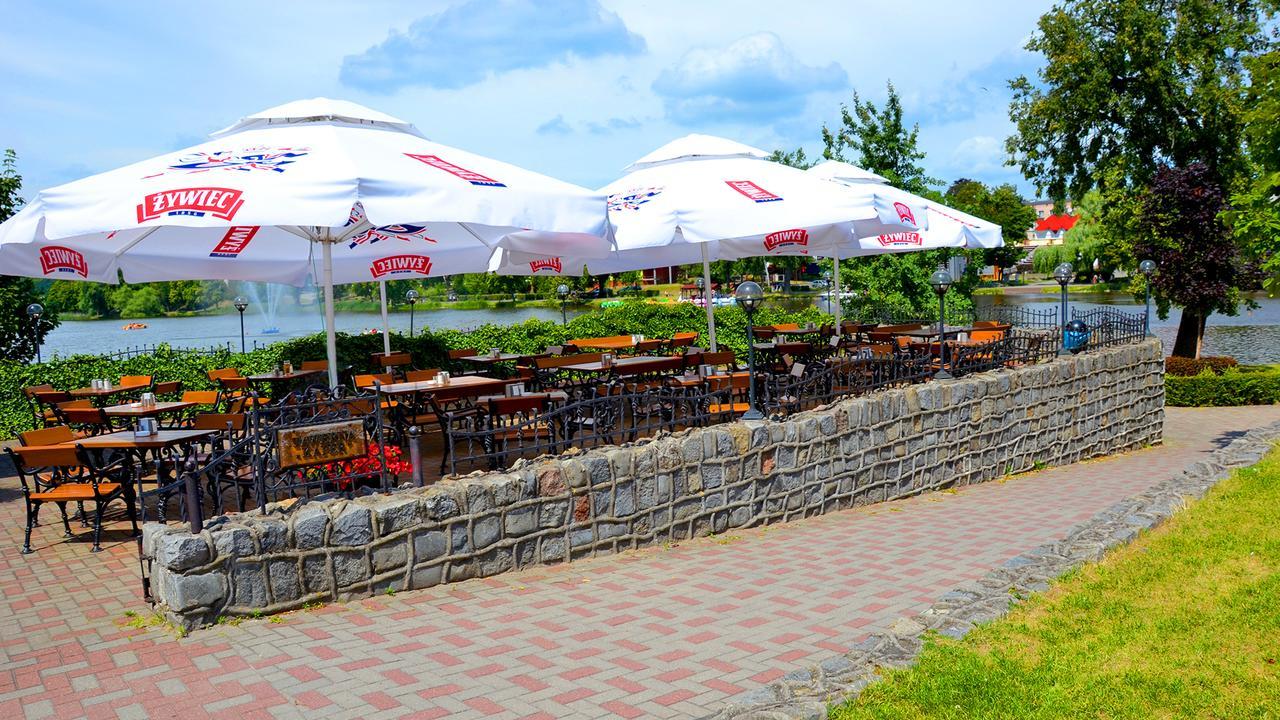 Tawerna Kaper Hotell Iława Exteriör bild