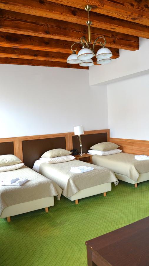 Tawerna Kaper Hotell Iława Exteriör bild