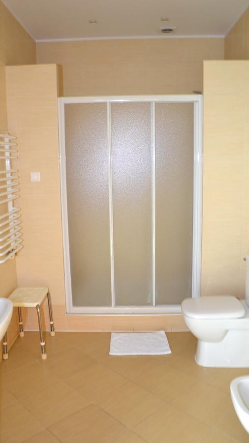Tawerna Kaper Hotell Iława Exteriör bild