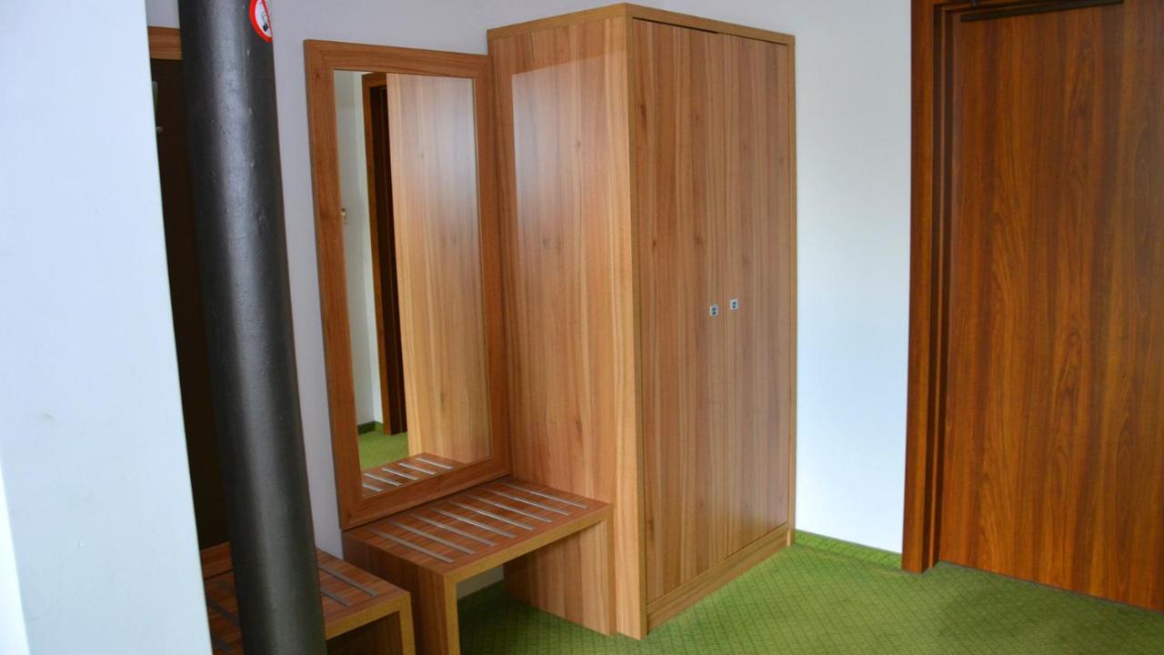 Tawerna Kaper Hotell Iława Exteriör bild