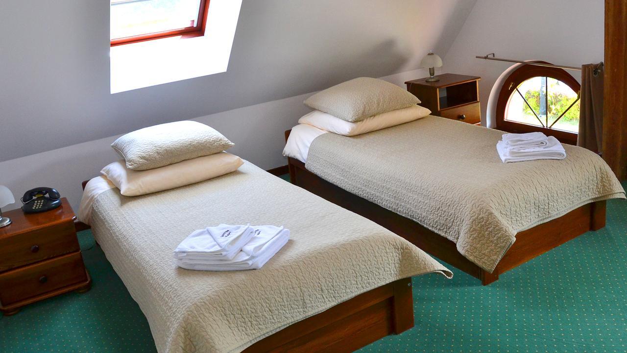Tawerna Kaper Hotell Iława Exteriör bild
