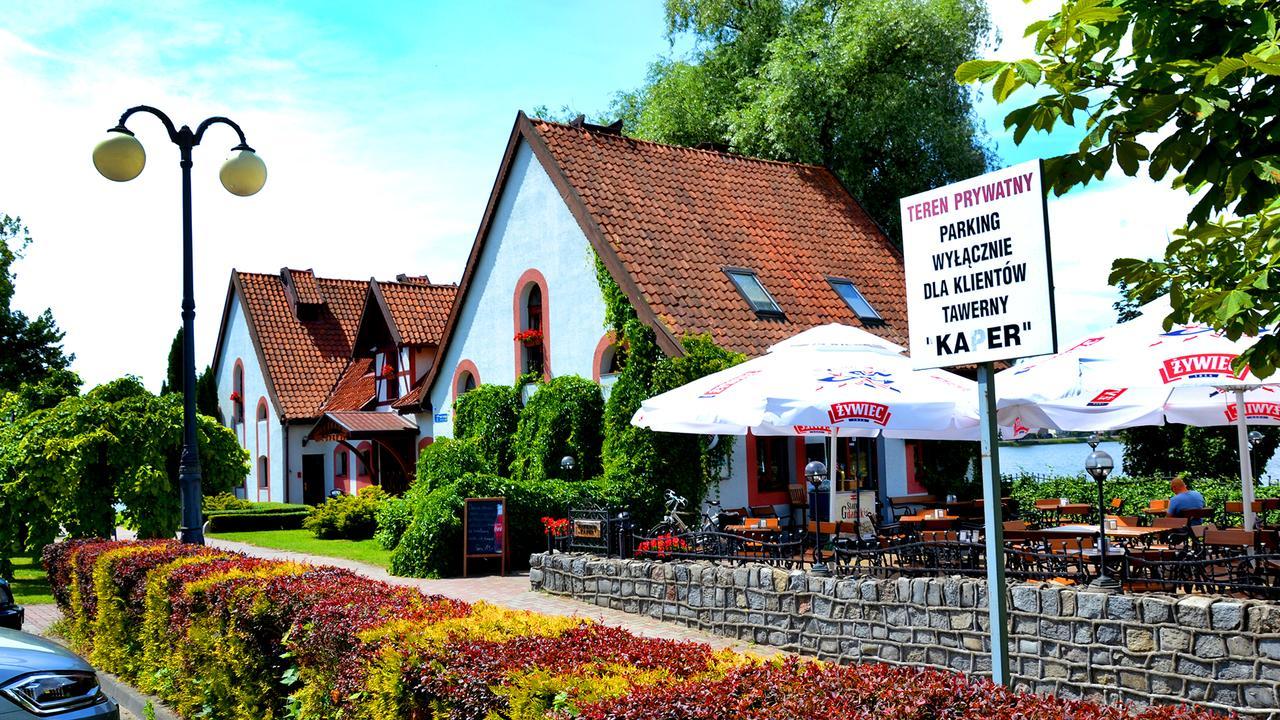 Tawerna Kaper Hotell Iława Exteriör bild