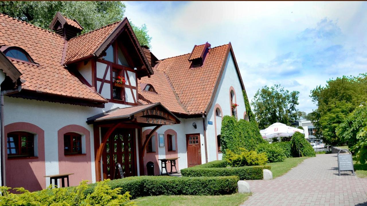 Tawerna Kaper Hotell Iława Exteriör bild