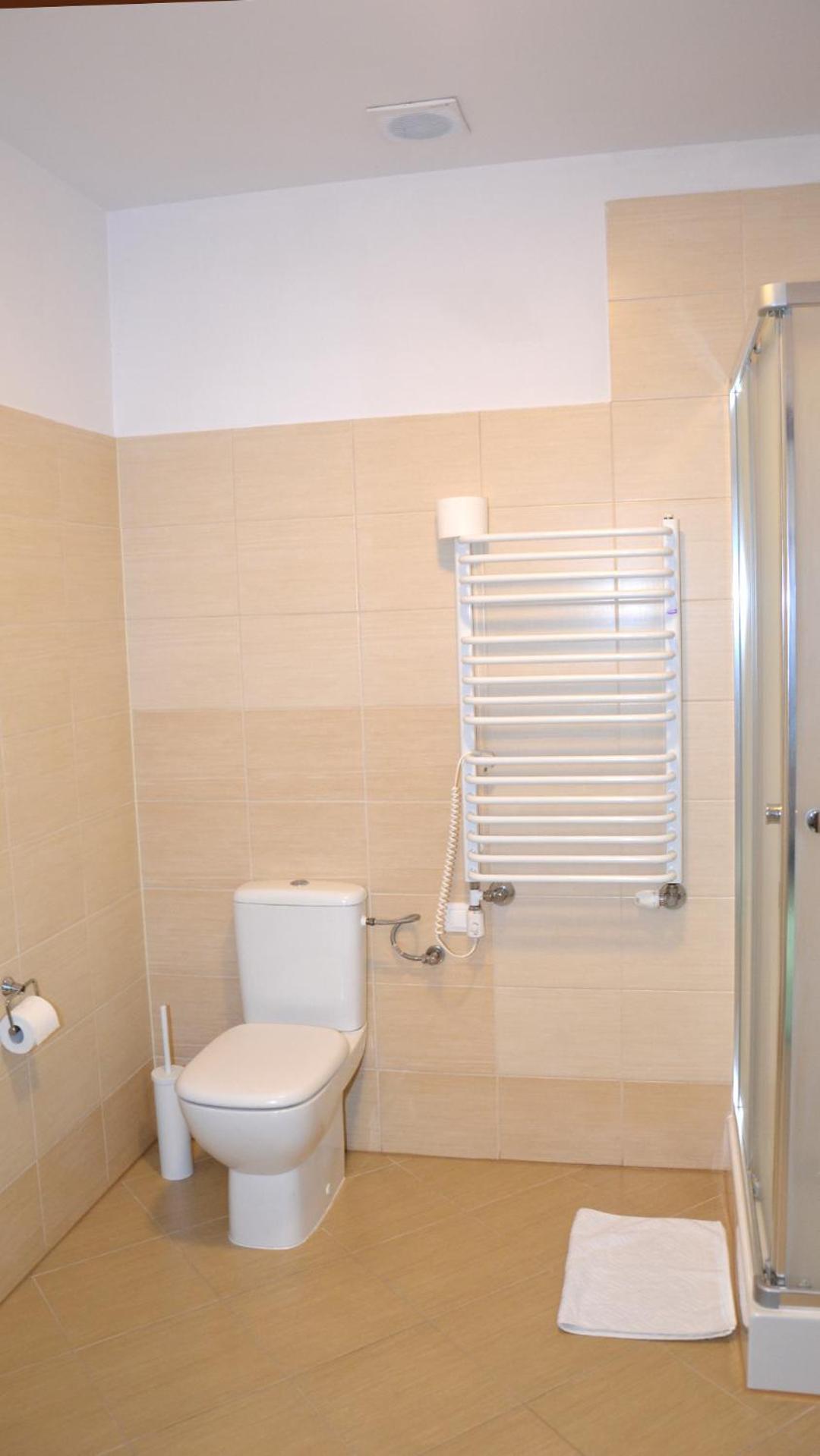 Tawerna Kaper Hotell Iława Exteriör bild