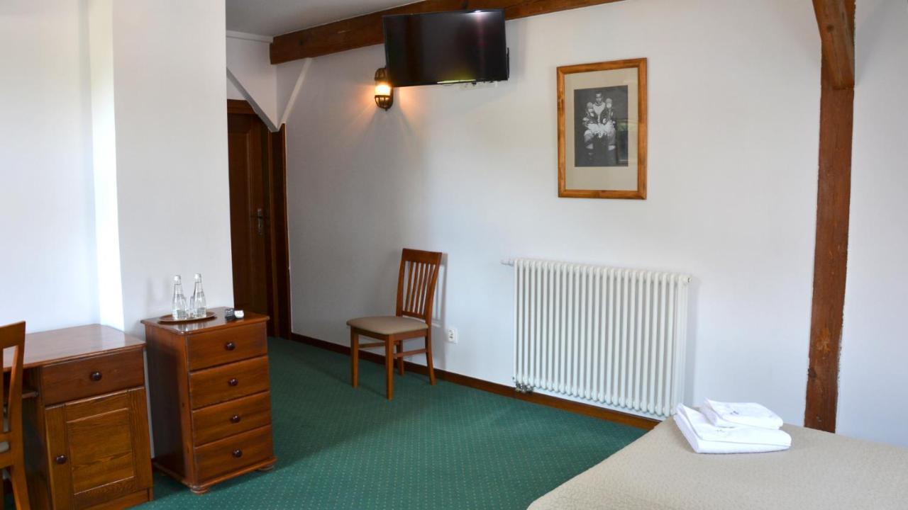 Tawerna Kaper Hotell Iława Exteriör bild