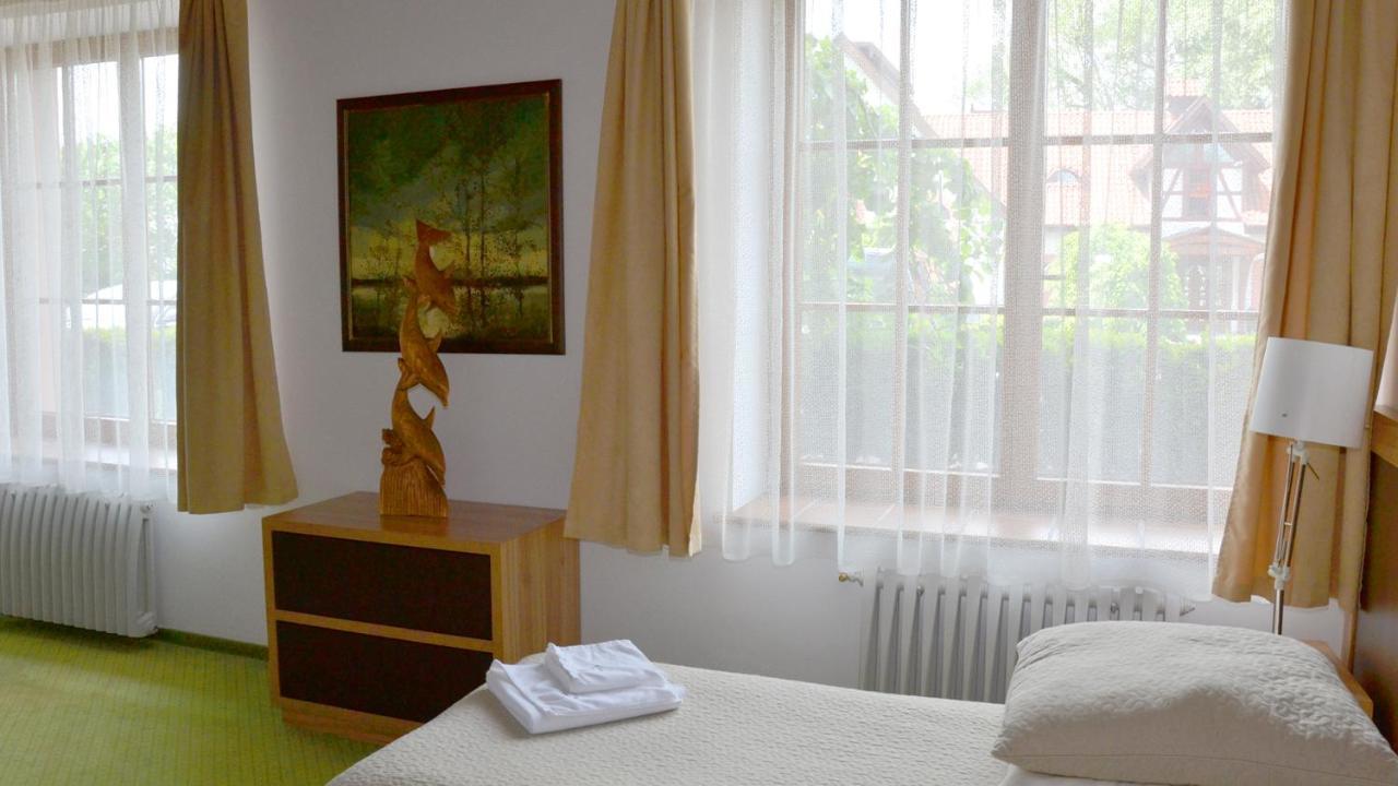 Tawerna Kaper Hotell Iława Exteriör bild