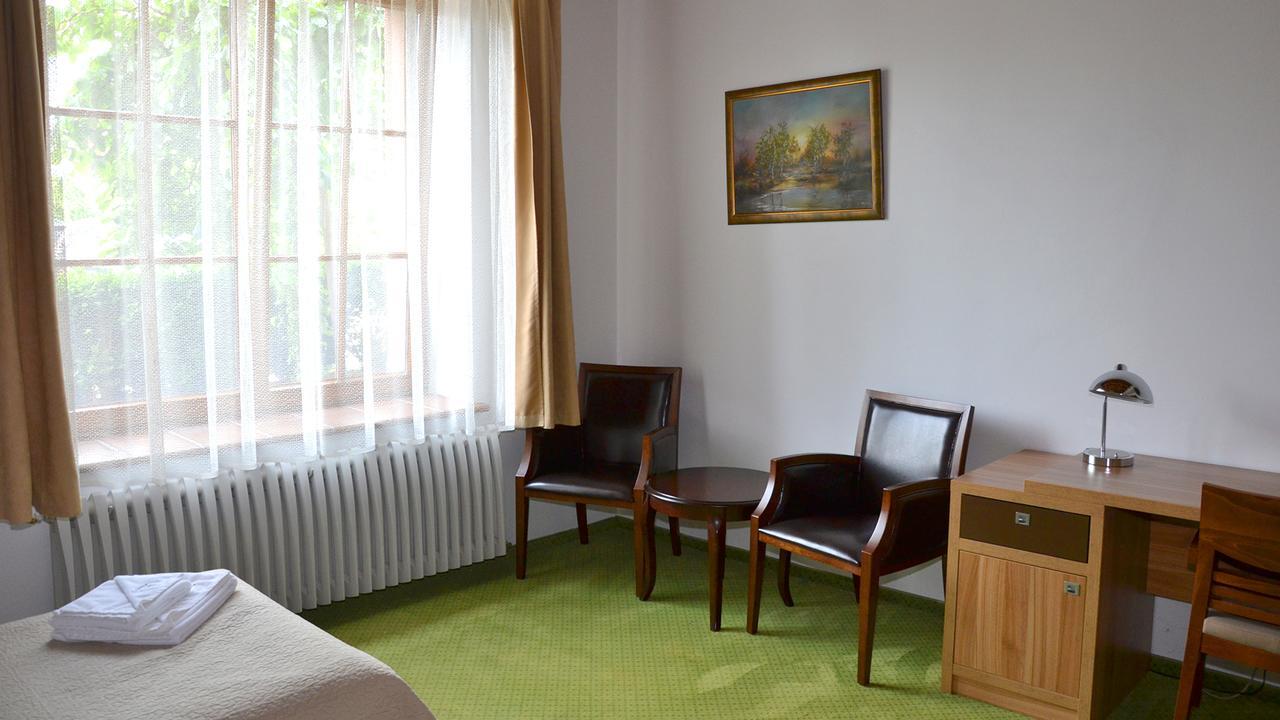 Tawerna Kaper Hotell Iława Exteriör bild