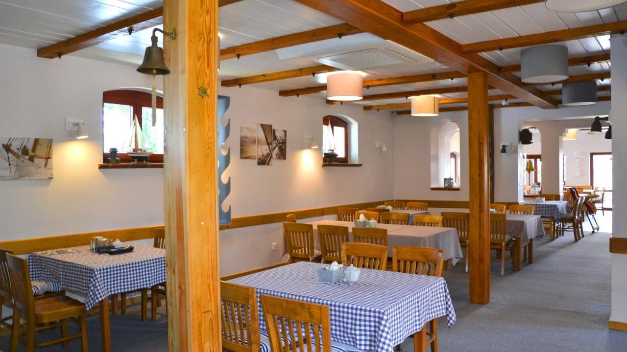 Tawerna Kaper Hotell Iława Exteriör bild