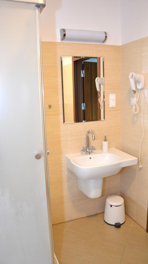 Tawerna Kaper Hotell Iława Exteriör bild