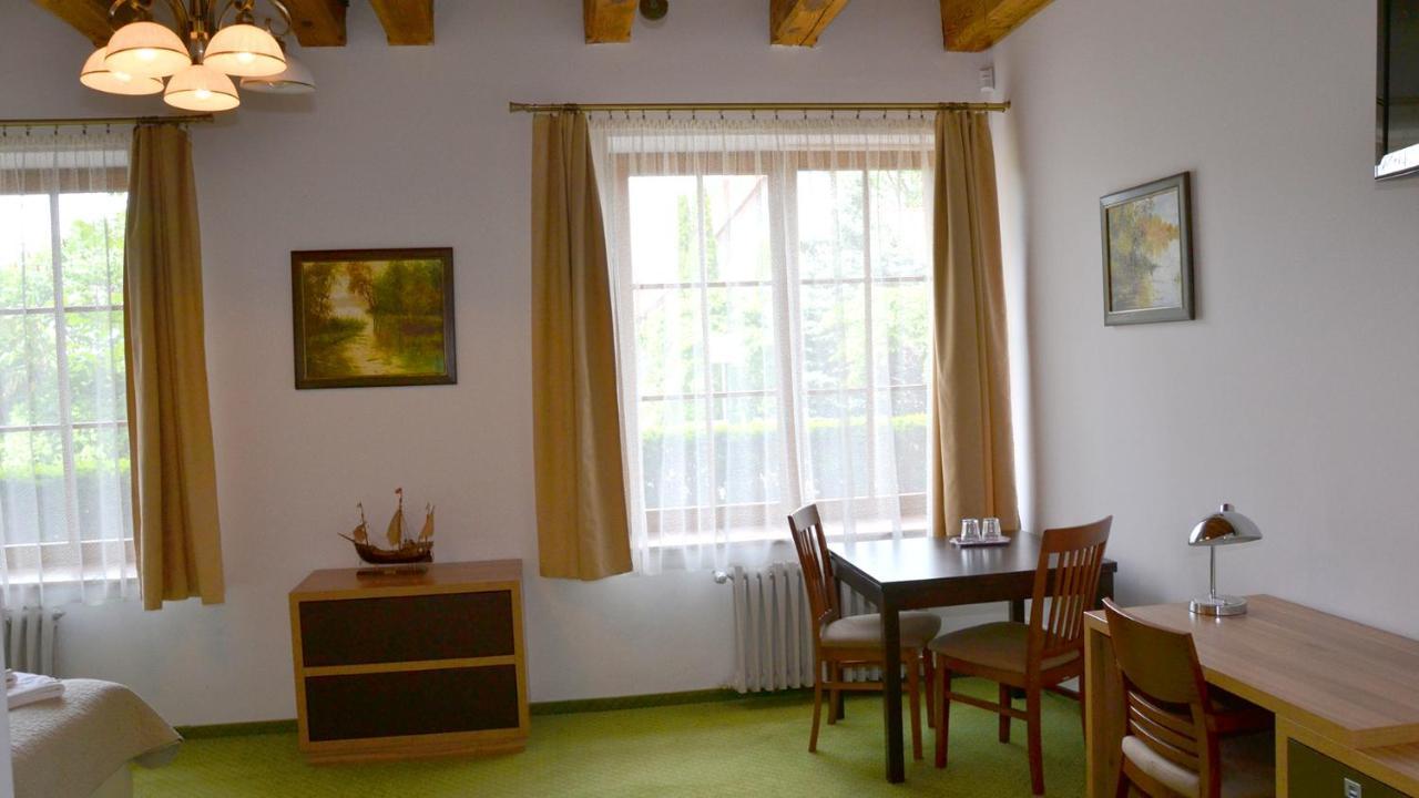 Tawerna Kaper Hotell Iława Exteriör bild