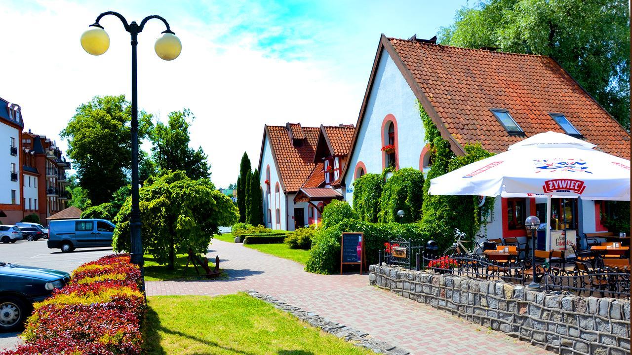Tawerna Kaper Hotell Iława Exteriör bild