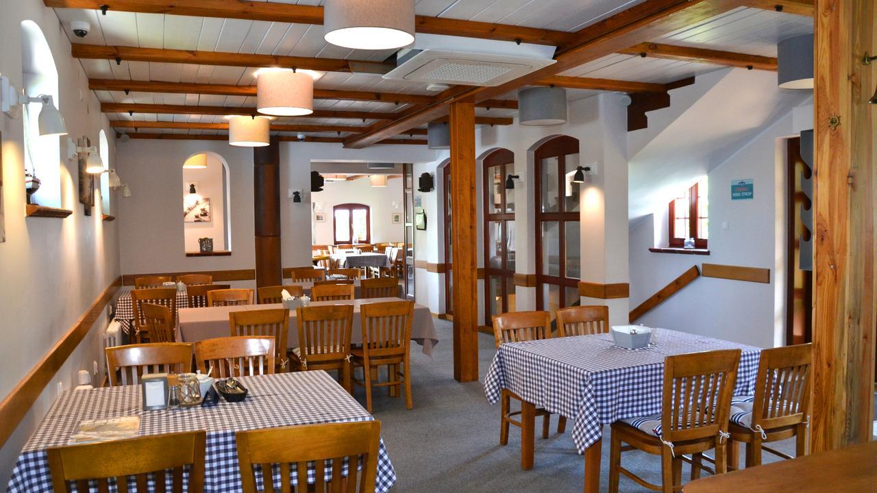 Tawerna Kaper Hotell Iława Exteriör bild